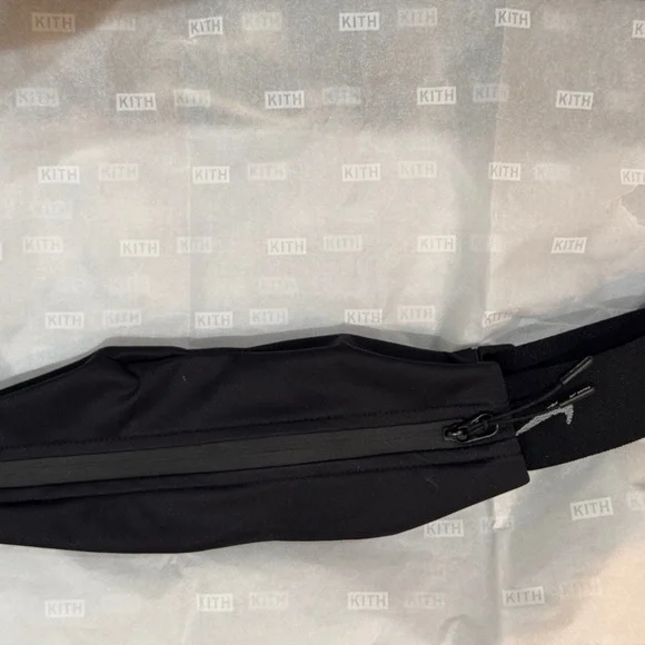 SKIMS Nike Waist Purse - Picture 9 of 9